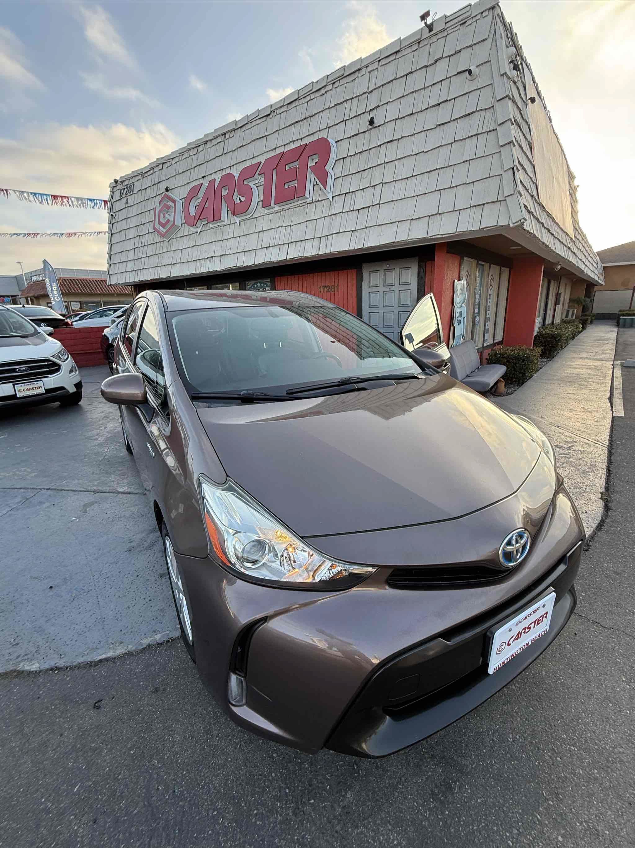 Used 2017 Toyota Prius V Four FWD image 29