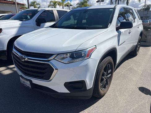 Used 2021 Chevrolet Traverse LS FWD image 1