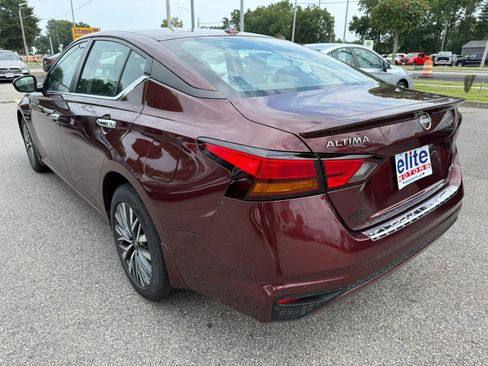 Used 2023 Nissan Altima 2.5 SV AWD/4WD image 5