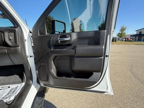 Used 2024 Chevrolet Silverado 2500 Custom w/ Custom Value Package image 11