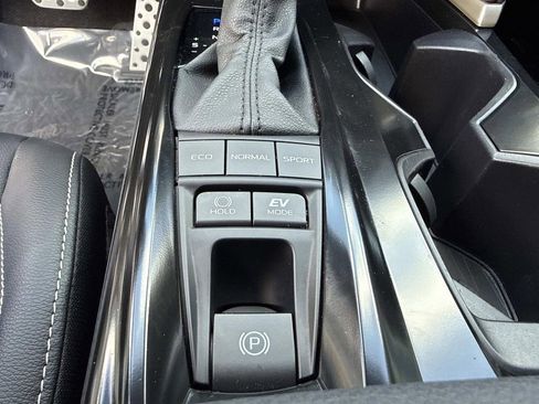 Used 2025 Toyota Camry SE FWD image 34
