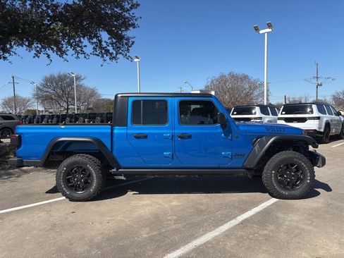 Used 2024 Jeep Gladiator Sport image 3