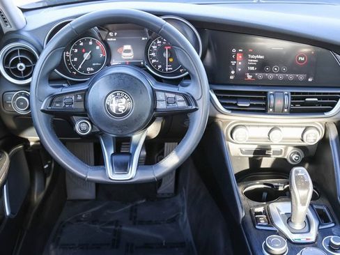 Used 2020 Alfa Romeo Giulia w/ Nero Edizione image 17