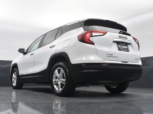 Used 2024 GMC Terrain SLE image 39