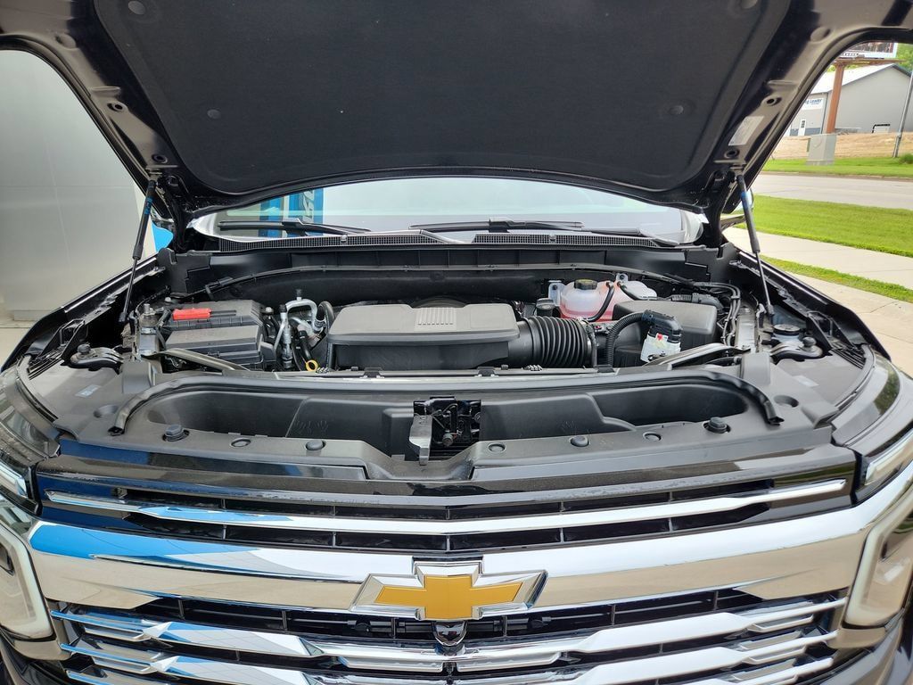 New 2026 Chevrolet Suburban Premier w/ Sun And Tow Package AWD/4WD image 24