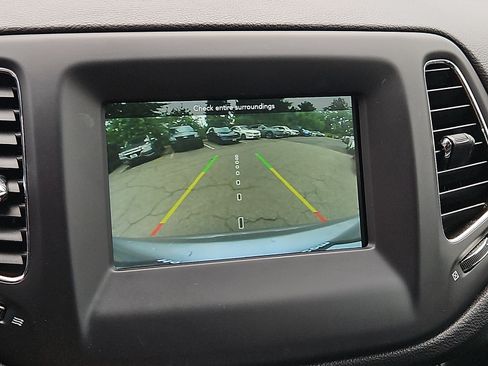 Used 2018 Jeep Compass Latitude w/ Popular Equipment Group AWD/4WD image 19