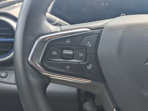 Used 2025 Chevrolet Trax LT w/ LT Convenience Package FWD image 22