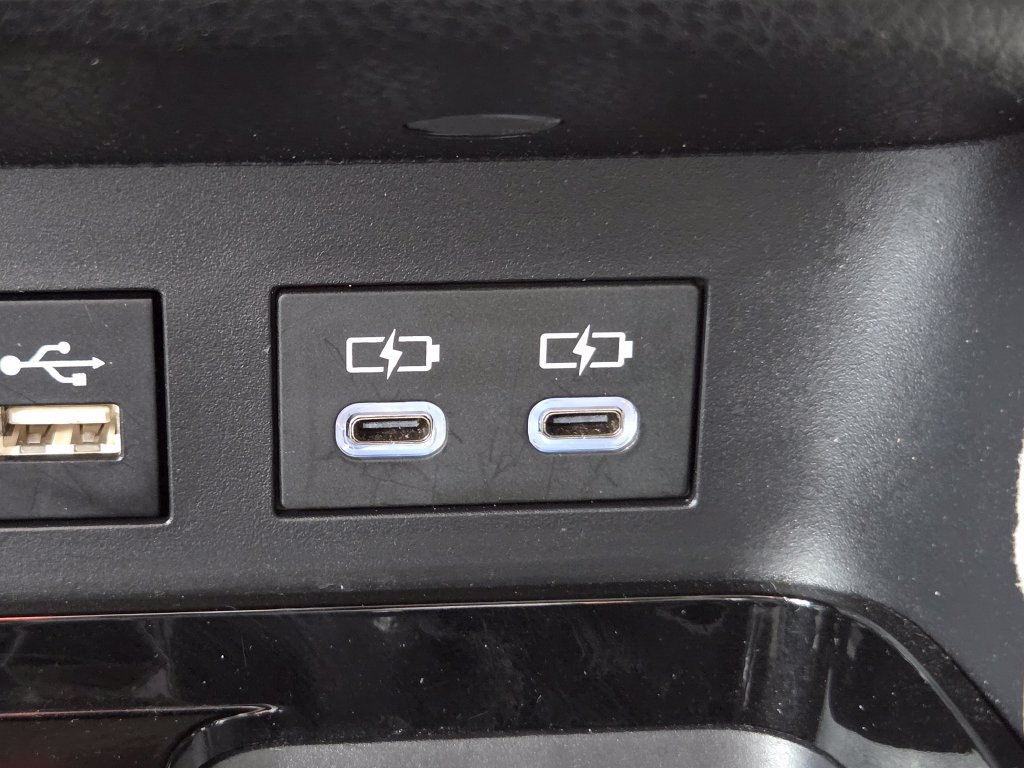 Used 2025 Toyota Camry XLE AWD/4WD image 12