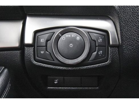 Used 2018 Ford Explorer XLT w/ Equipment Group 202A FWD image 21