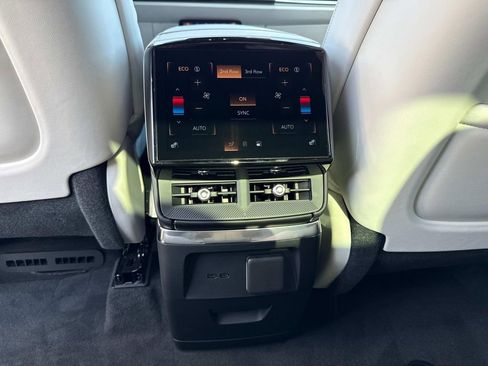 New 2026 Cadillac Vistiq Luxury image 16