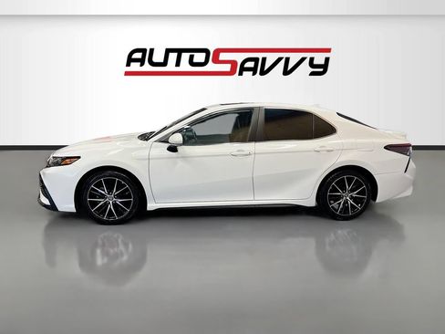 Used 2022 Toyota Camry SE w/ Convenience Package FWD image 4
