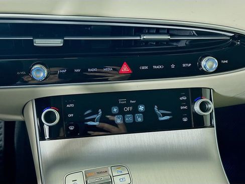 New 2026 Genesis GV70 2.5T Select image 14