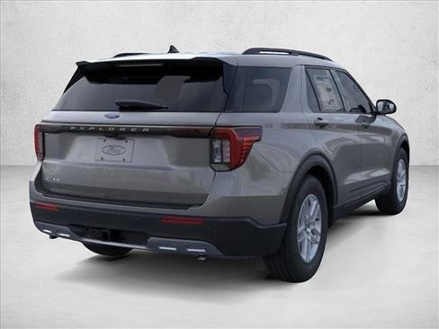 New 2026 Ford Explorer Active RWD image 8