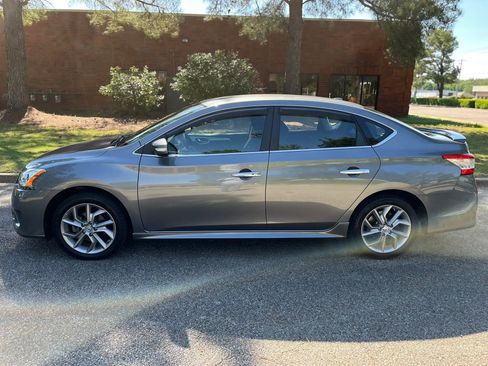 Used 2015 Nissan Sentra SR FWD image 2