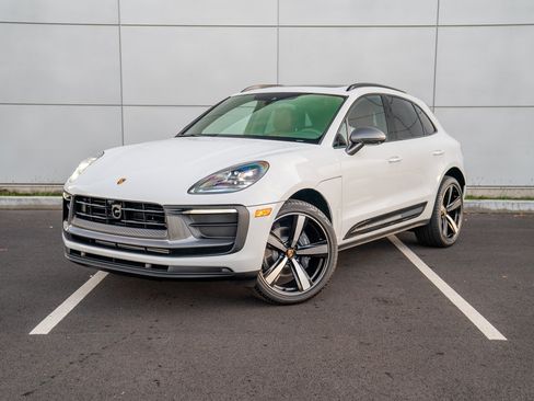 Certified 2026 Porsche Macan Turbo AWD/4WD image 1