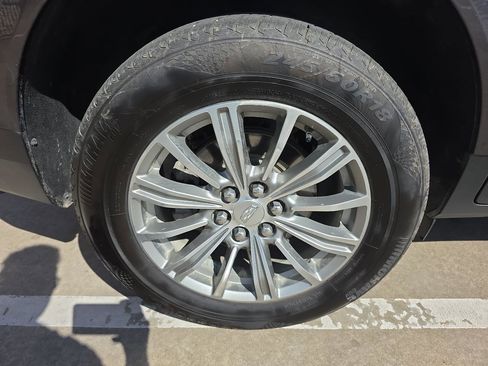 Used 2017 Cadillac XT5 Luxury w/ Driver Awareness Package image 32