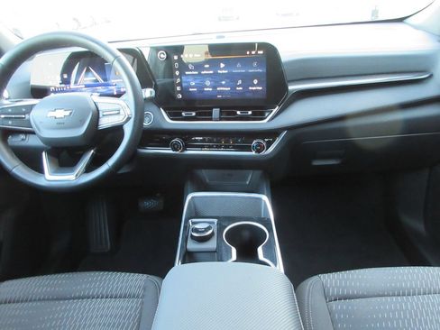 Used 2026 Chevrolet Equinox LT w/ Safety and Technology Package FWD image 15
