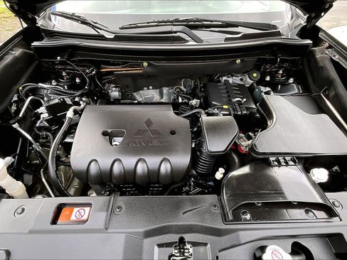 Used 2020 Mitsubishi Outlander SE image 32