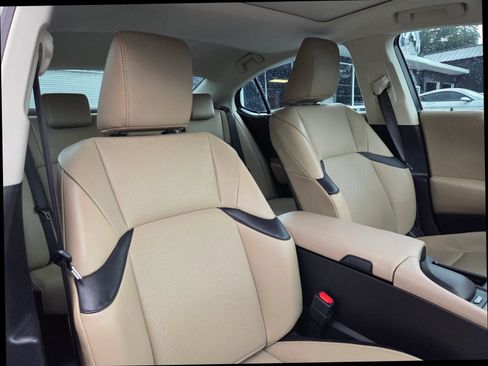 Used 2020 Lexus ES 300h w/ Premium Package FWD image 19