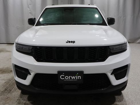 Used 2023 Jeep Grand Cherokee Altitude image 6