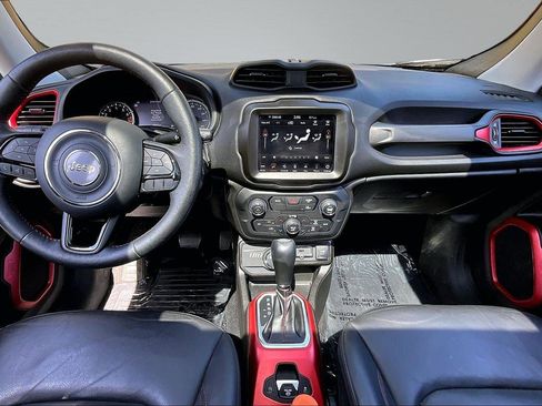 Certified 2022 Jeep Renegade Trailhawk w/ Sun/Sound Group AWD/4WD image 17