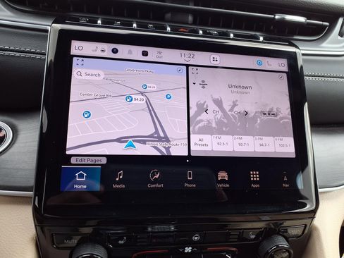 Used 2025 Jeep Grand Cherokee Limited w/ Black Appearance Package image 4