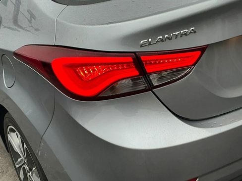 Used 2015 Hyundai Elantra Limited w/ Option Group 05 image 17