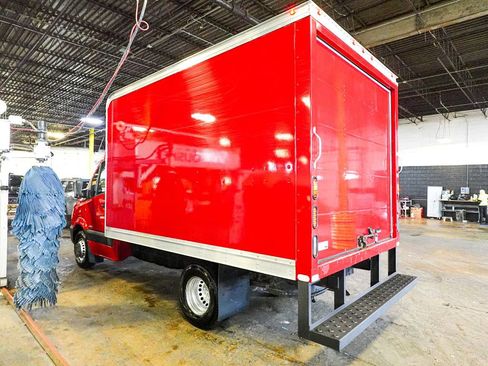 Used 2016 Freightliner Sprinter 3500 RWD image 4