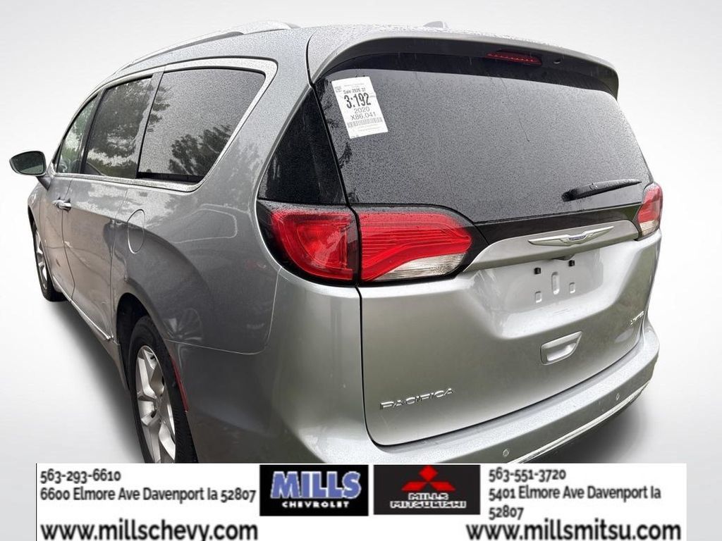 Used 2020 Chrysler Pacifica Limited FWD image 3