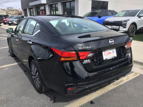 Used 2025 Nissan Altima 2.5 SV image 4