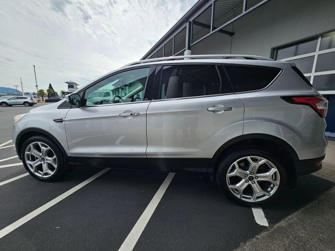 Used 2017 Ford Escape Titanium w/ Equipment Group 301A AWD/4WD image 2