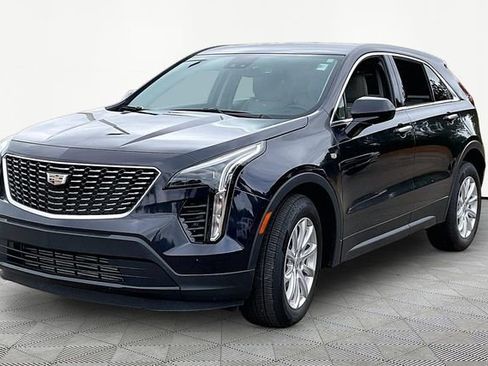 Used 2022 Cadillac XT4 Luxury w/ Cold Weather Package FWD image 3