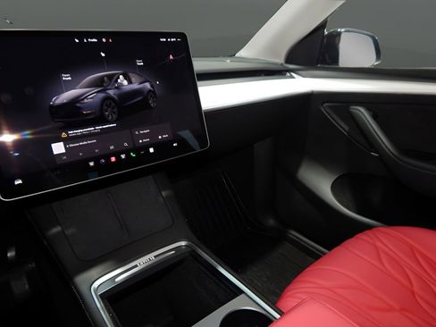 Used 2025 Tesla Model Y Long Range AWD/4WD image 23