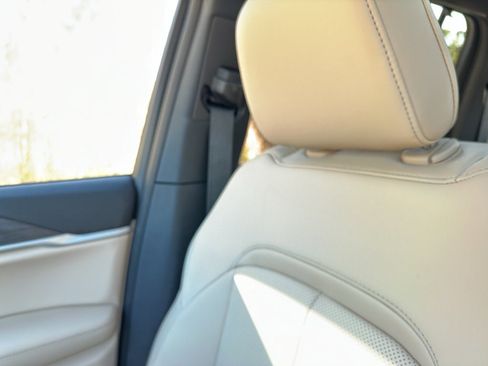 New 2025 Jeep Grand Cherokee Limited w/ Luxury Tech Group II RWD image 19