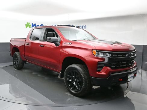 Used 2025 Chevrolet Silverado 1500 LT Trail Boss w/ Convenience Package II AWD/4WD image 2