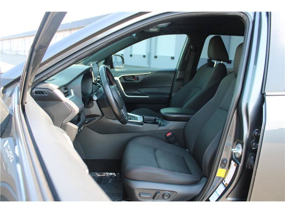 Used 2021 Toyota RAV4 SE w/ Weather & Moonroof Package AWD/4WD image 8
