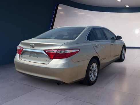 Used 2017 Toyota Camry LE image 5