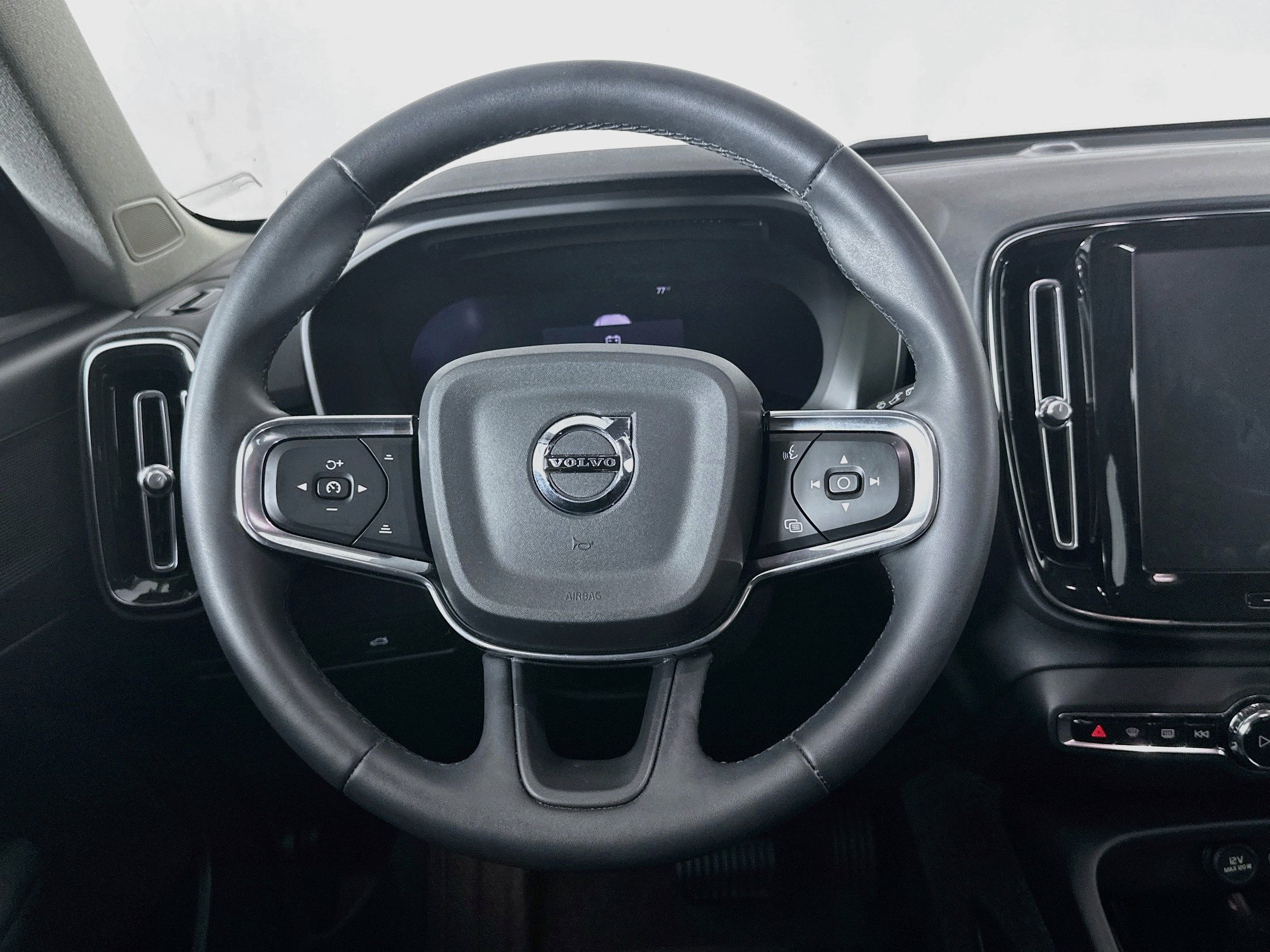 Used 2024 Volvo XC40 B5 Plus w/ Protection Package Premier AWD/4WD image 18