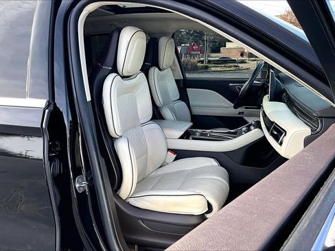 Used 2022 Lincoln Aviator Black Label w/ Dynamic Handling Package image 8