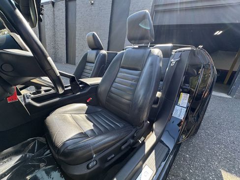 Used 2005 Ford Mustang GT RWD image 10