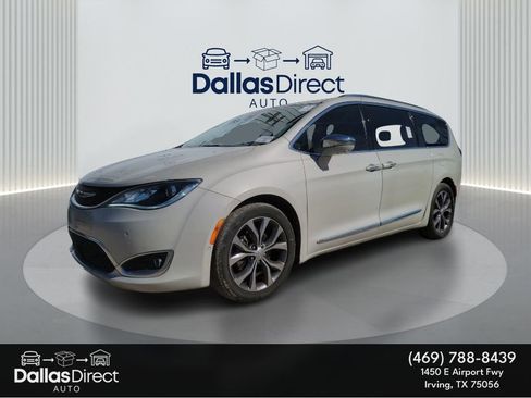 Used 2017 Chrysler Pacifica Limited w/ UConnect Theater Package image 5