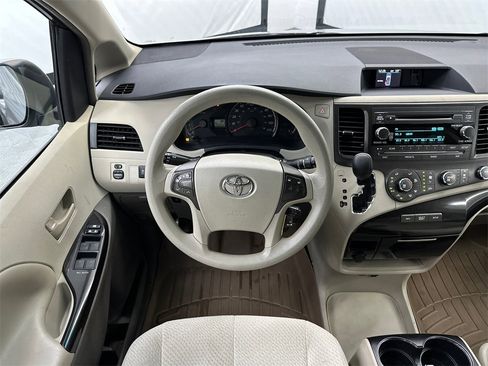 Used 2011 Toyota Sienna LE image 22