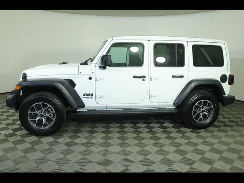 Used 2022 Jeep Wrangler Unlimited Sport w/ Sun And Sound Package AWD/4WD image 17