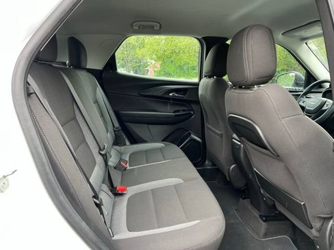 Used 2021 Chevrolet TrailBlazer LS FWD image 19