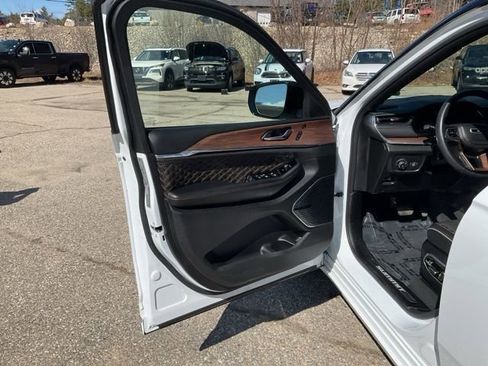 Used 2024 Jeep Grand Cherokee Summit w/ Adv Protech Group IV AWD/4WD image 14