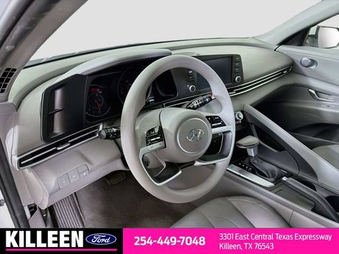 Used 2023 Hyundai Elantra SEL FWD image 9