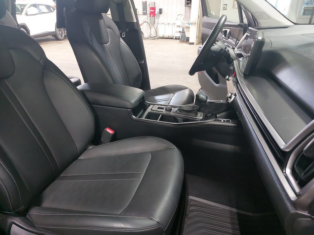 Used 2025 Kia Sorento S w/ Panoramic Sunroof Package FWD image 25