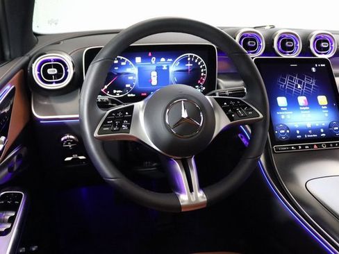 Used 2025 Mercedes-Benz GLC 350e GLC 350e w/ Driver Assistance Package image 17