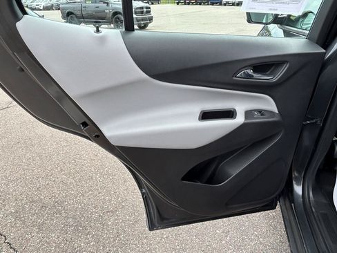Used 2018 Chevrolet Equinox LS FWD image 13
