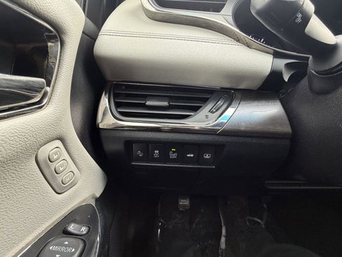 Used 2018 Toyota Avalon Limited image 17